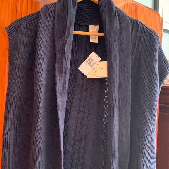 Ladies sweater,sleeveless. cotton...brand new - Picture 2 of 3